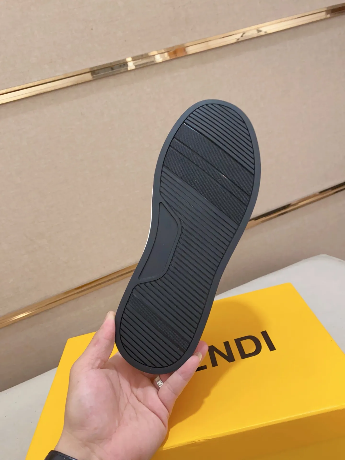 Men's shoes 💰 400💰 (fendi) New style 👊🏻 upper 🇮🇹 imported cowhide fabric 🇩🇪 lining imported sheepskin lining. The original outsole is molded to highlight the identity of every man, and the upper foot is elegant and stable🚶🏻🚶🏻The high-end custom counters reproduce the original version📯No matter the wind or rain, the shoe last remains unchanged and can withstand the verification of time🔍️,🔵 Size: 38-44